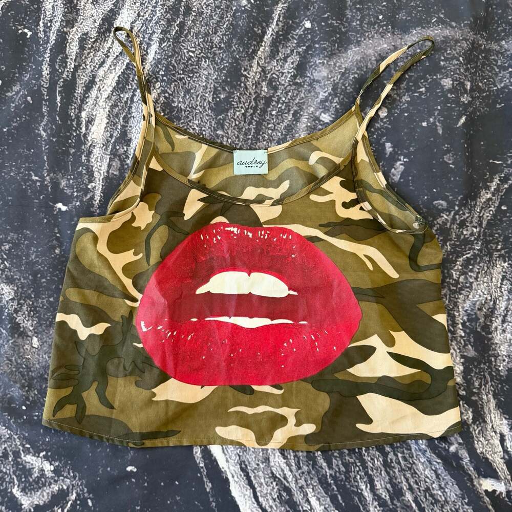 Vintage Audrey Camouflage Print Spaghetti Strap Crop Tank Top Lips Graphic Y2K